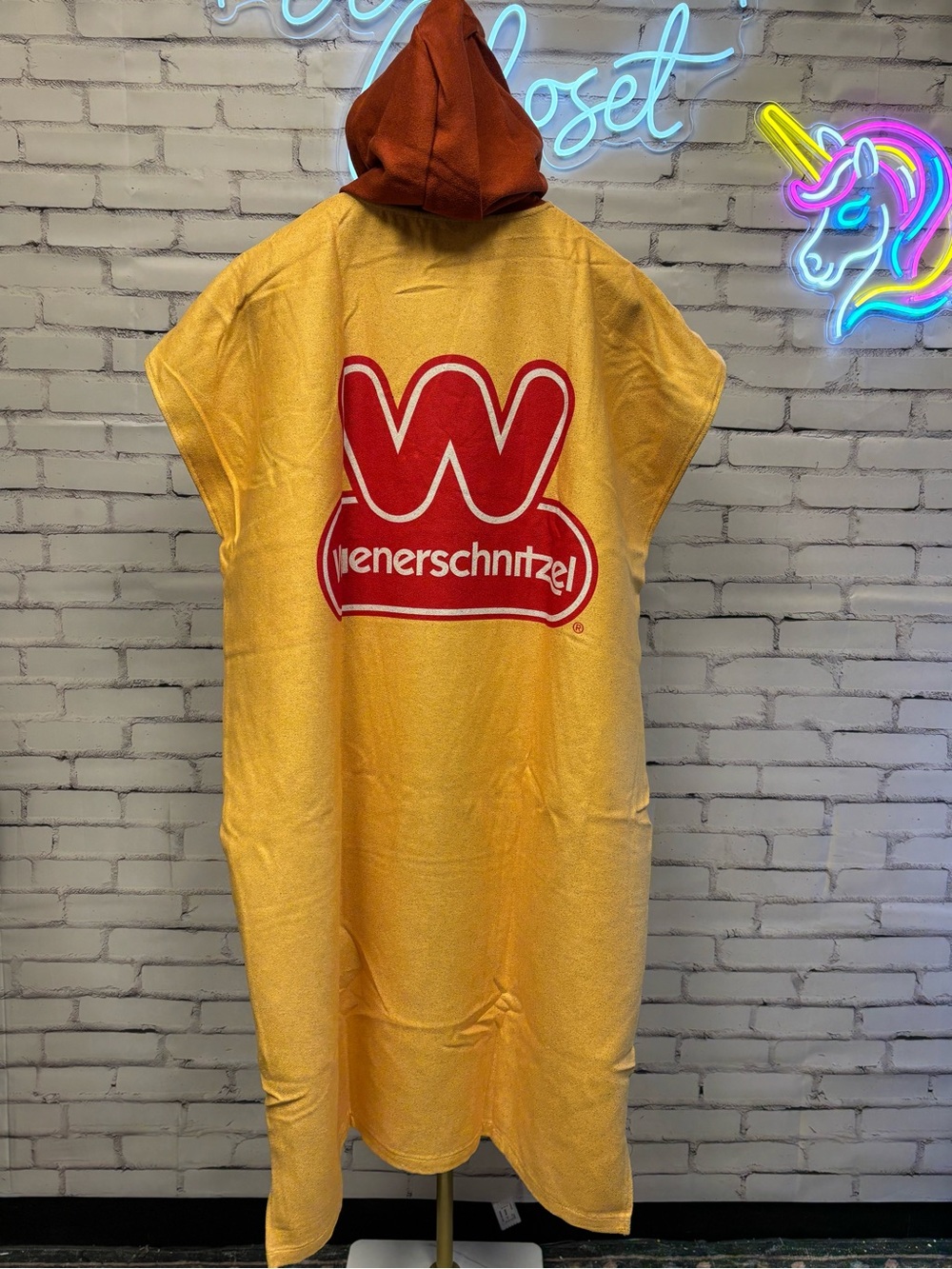 Nomadix Wienerschnitzel Changing Poncho - M/L